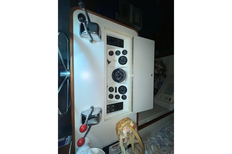 Slide: The Image of Carver Yachts 370 Aft Cabin Motor Yacht 1994 - 7244664