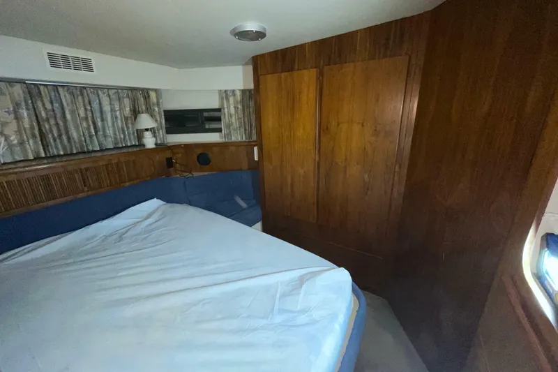 Slide: The Image of Carver Yachts 370 Aft Cabin Motor Yacht 1994 - 7244681