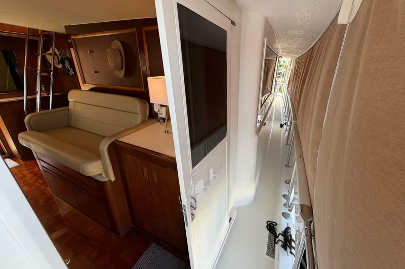 Slide: The Image of Hatteras 70 Cockpit Motor Yacht 1991 - 7244938