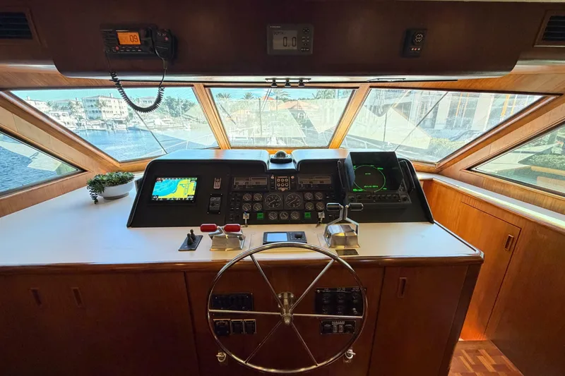 Slide: The Image of Hatteras 70 Cockpit Motor Yacht 1991 - 7245210