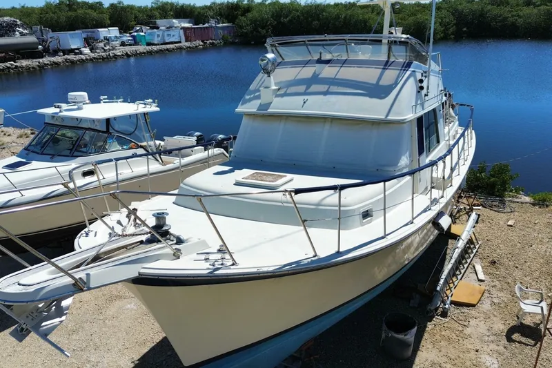 The Image of Hatteras 42 Long Range Cruiser 1976 - 7153325