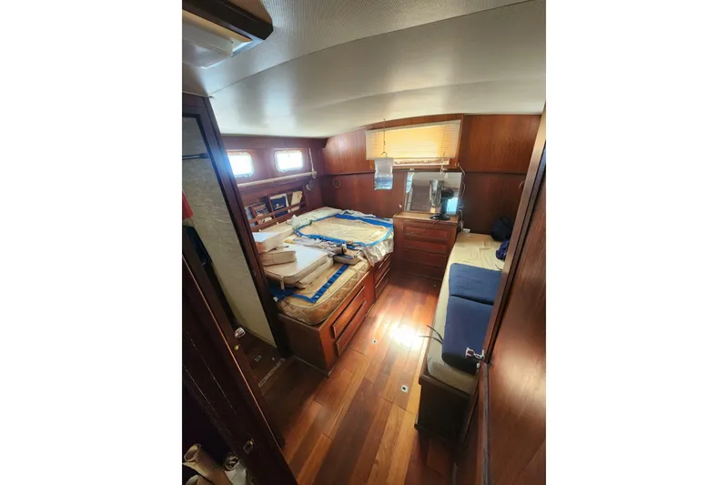 Slide: The Image of Hatteras 42 Long Range Cruiser 1976 - 7153372