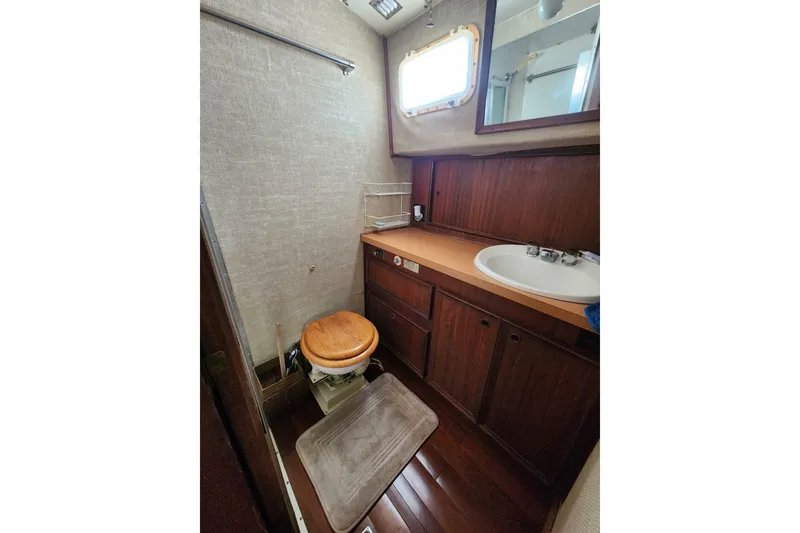 Slide: The Image of Hatteras 42 Long Range Cruiser 1976 - 7153379