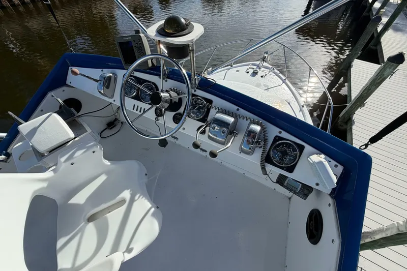 Slide: The Image of Chris-Craft 31 Commander 1973 - 7246295