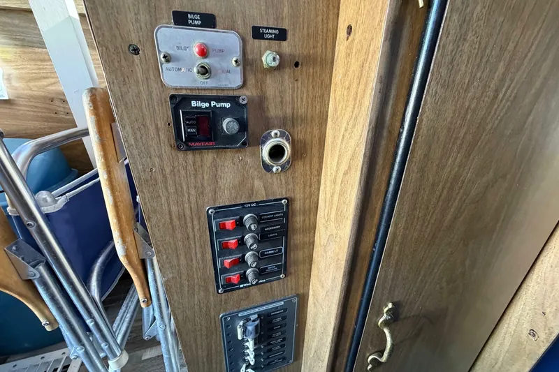 Slide: The Image of Chris-Craft 31 Commander 1973 - 7246356