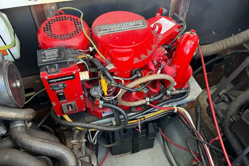 Slide: The Image of Chris-Craft 31 Commander 1973 - 7246423
