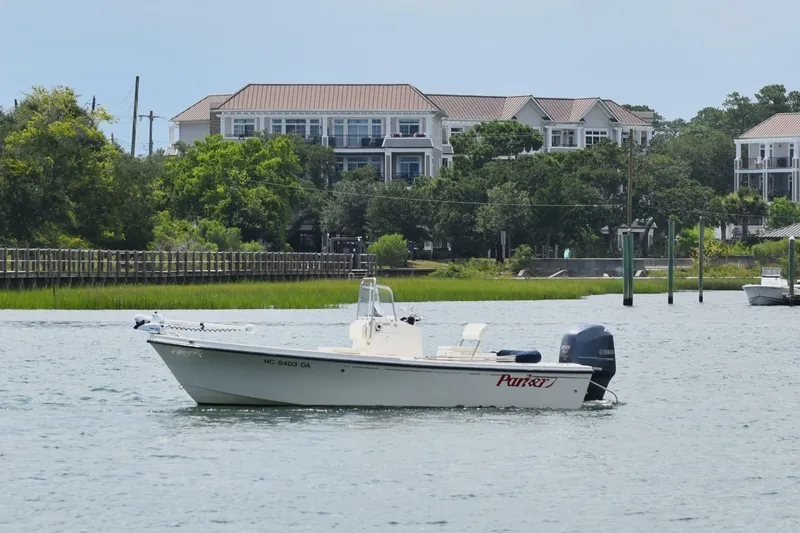 Slide: The Image of Parker Marine 1801 Center Console 2005 - 7392884