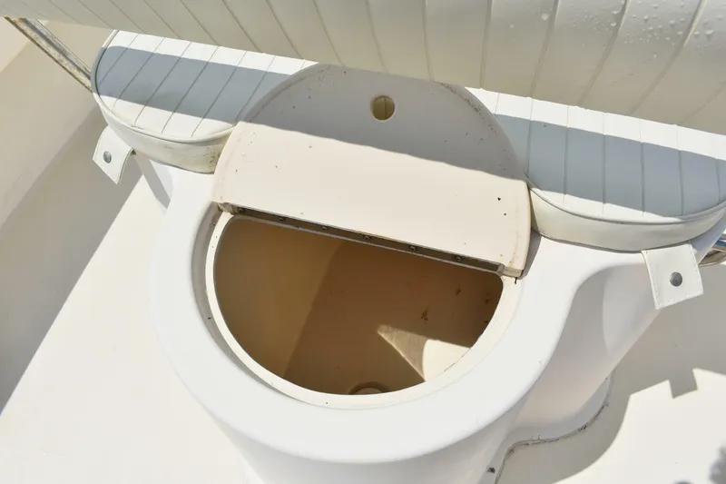 Slide: The Image of Parker Marine 1801 Center Console 2005 - 7392928