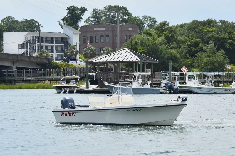 Slide: The Image of Parker Marine 1801 Center Console 2005 - 7392887
