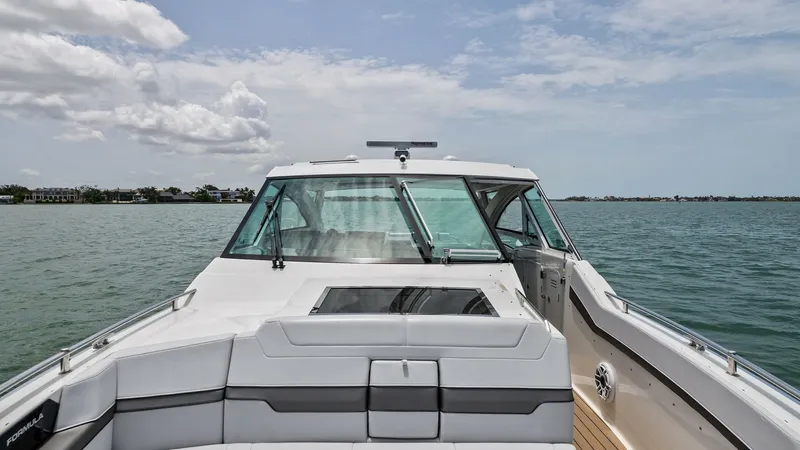 Slide: The Image of Spacious Bow Lounge Area The bow of the 2022 Formula 430 Super Sport Crossover features a spacious and inviting lounge area. Plush seating with modern upholstery provides comfort, while the open design offers panoramic views of the surrounding water. The sleek windshield and high - 7030618