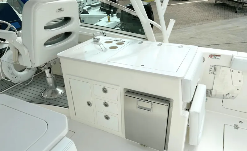 Slide: The Image of Cobia 330DC 2021 - 6977948