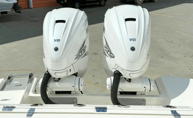Slide: The Image of Cobia 330DC 2021 - 6977939