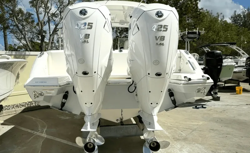 Slide: The Image of Cobia 330DC 2021 - 6977938