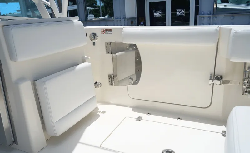 Slide: The Image of Cobia 330DC 2021 - 7158849