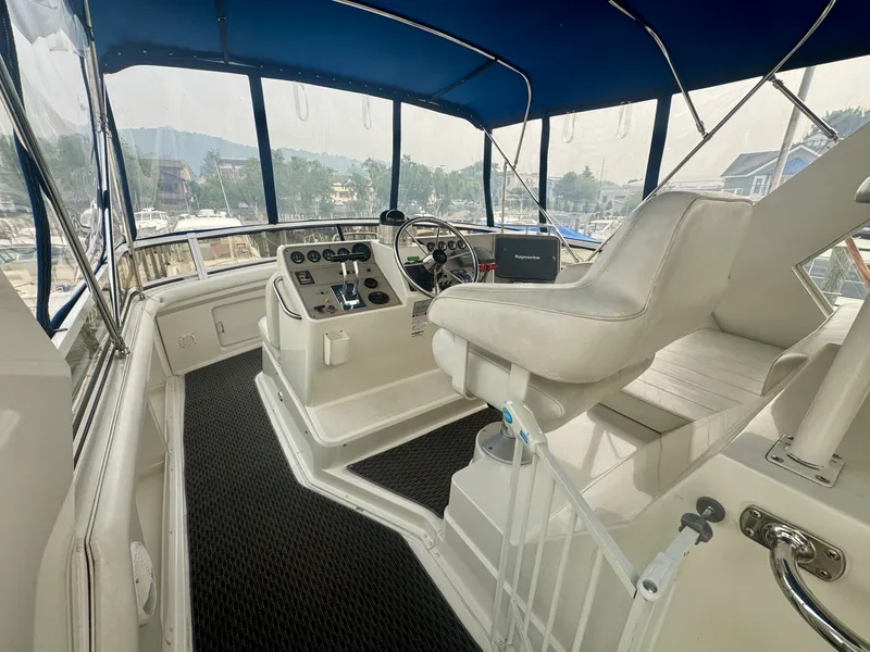 Slide: The Image of Carver Yachts 445 Aft Cabin 1997 - 6981609