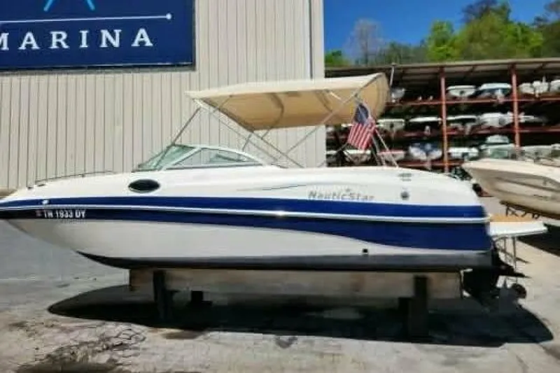 The Image of NauticStar 230 SL Sport Deck I/O 2007 - 7159163