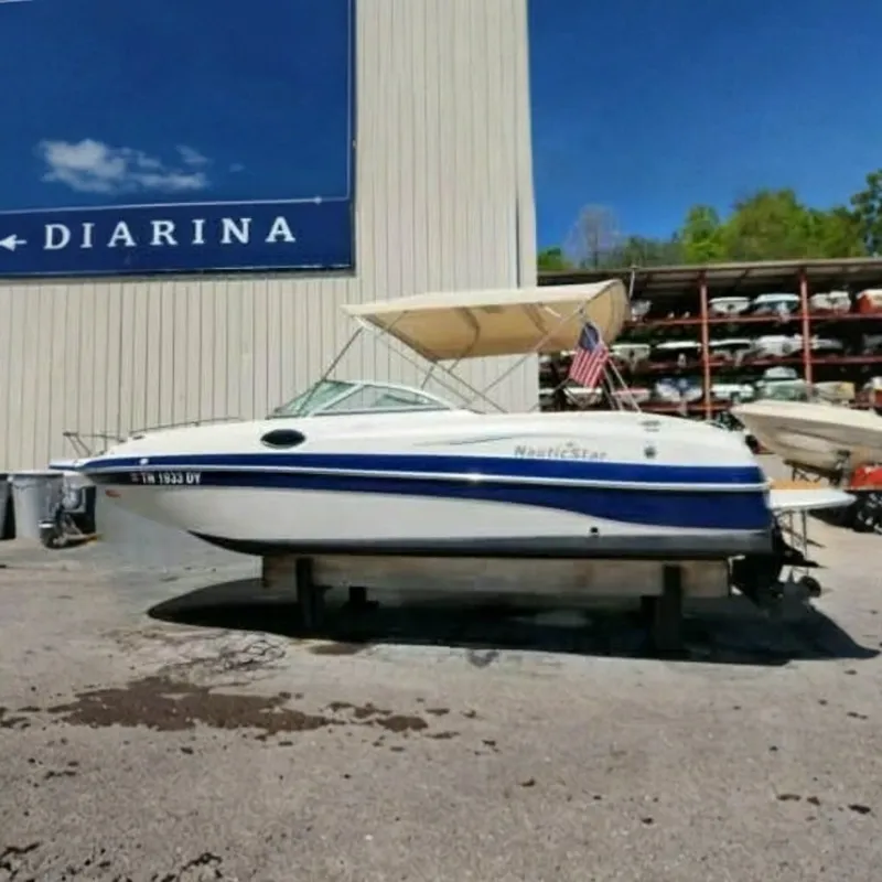 The Image of NauticStar 230 SL Sport Deck I/O 2007 - 7237913
