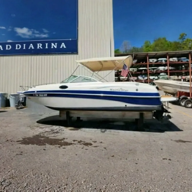 The Image of NauticStar 230 SL Sport Deck I/O 2007 - undefined