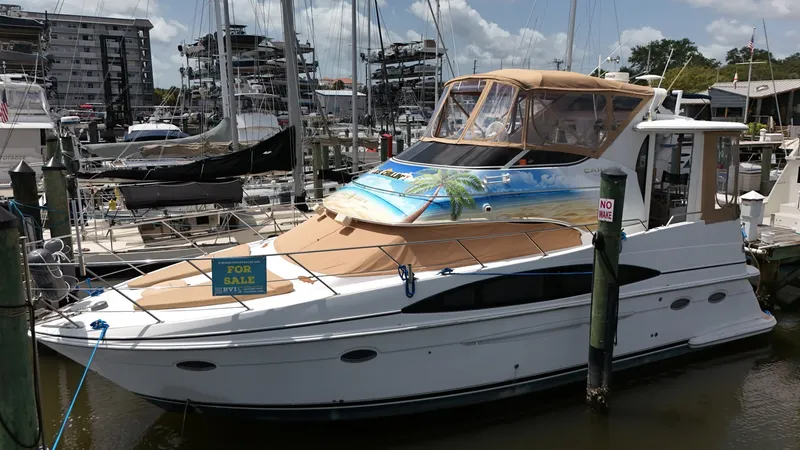The Image of Carver Yachts 396 2001 - 6993333