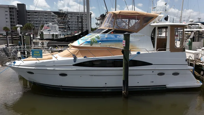 Slide: The Image of Carver Yachts 396 2001 - 6993334