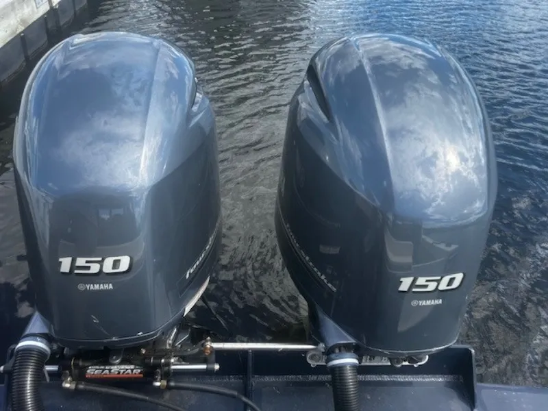 Slide: The Image of Yamaha F150 4 Strokes - 7141539