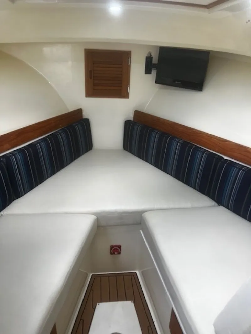 Slide: The Image of V Berth 2 - 7141556