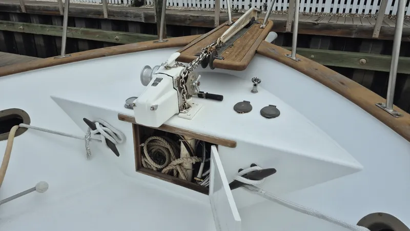 Slide: The Image of Forward Deck - 7003055