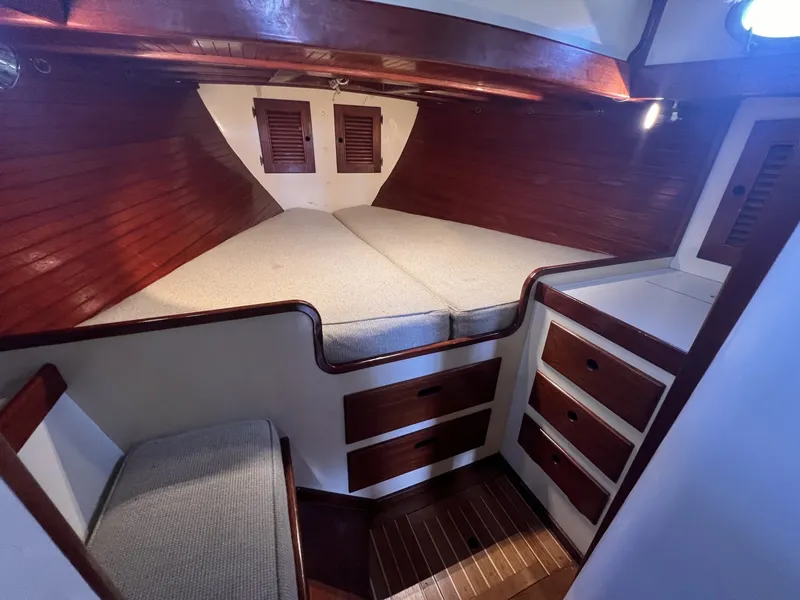 Slide: The Image of Alajuela Yacht Corp 38 1977 - 7088034