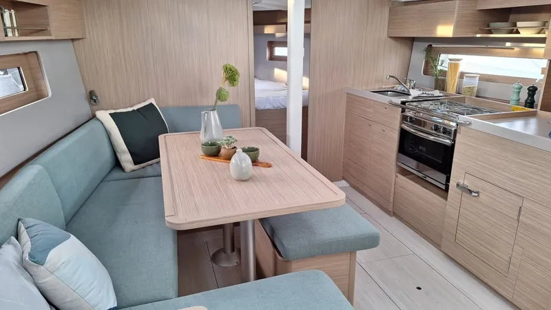 Slide: The Image of Beneteau OCEANIS 37.1 Brochure - 7087644