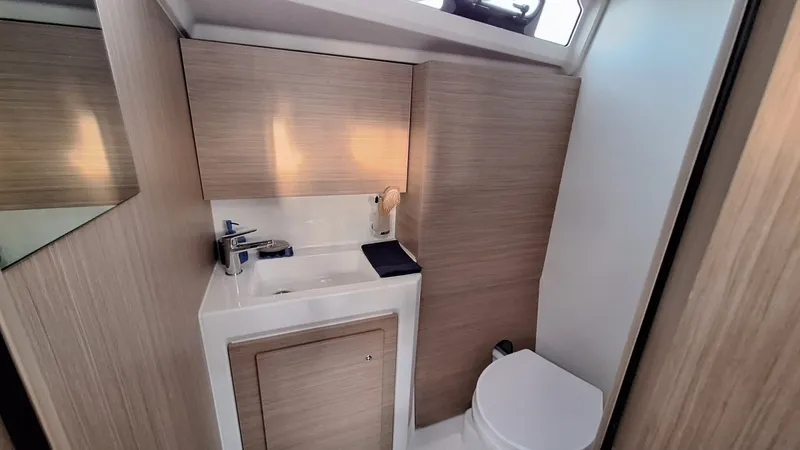 Slide: The Image of Beneteau OCEANIS 37.1 Brochure - 7087650
