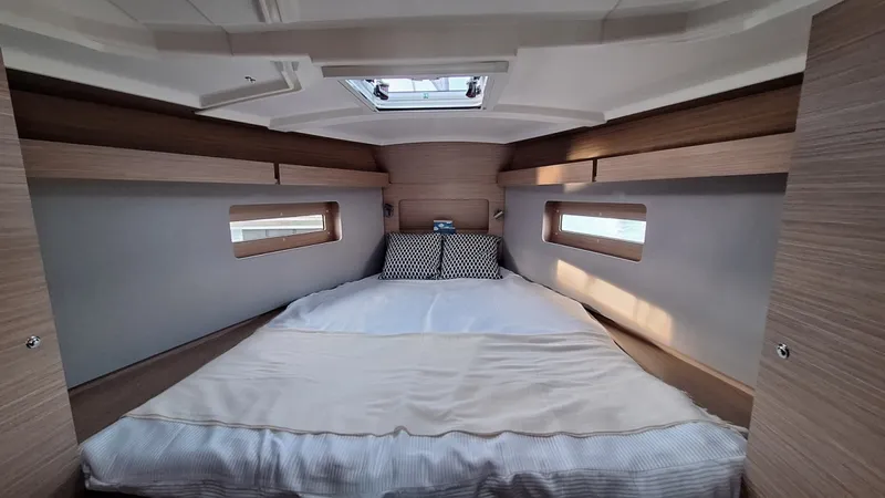 Slide: The Image of Beneteau OCEANIS 37.1 Brochure - 7087648