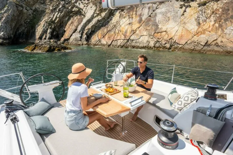 Slide: The Image of Beneteau OCEANIS 37.1 Plenty of room - 7087636