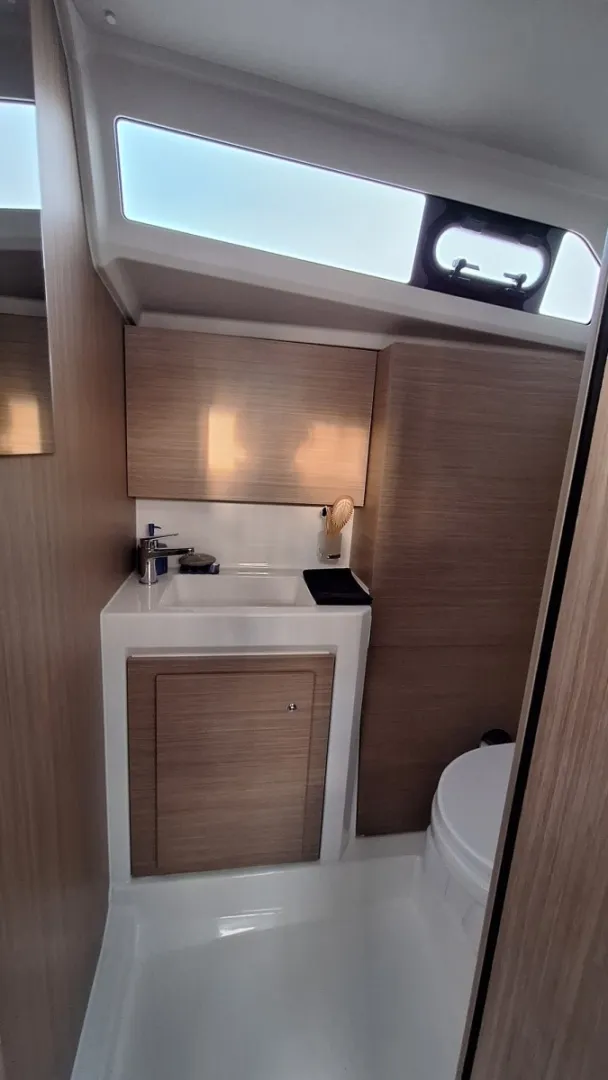 Slide: The Image of Beneteau OCEANIS 37.1 Brochure - 7087651