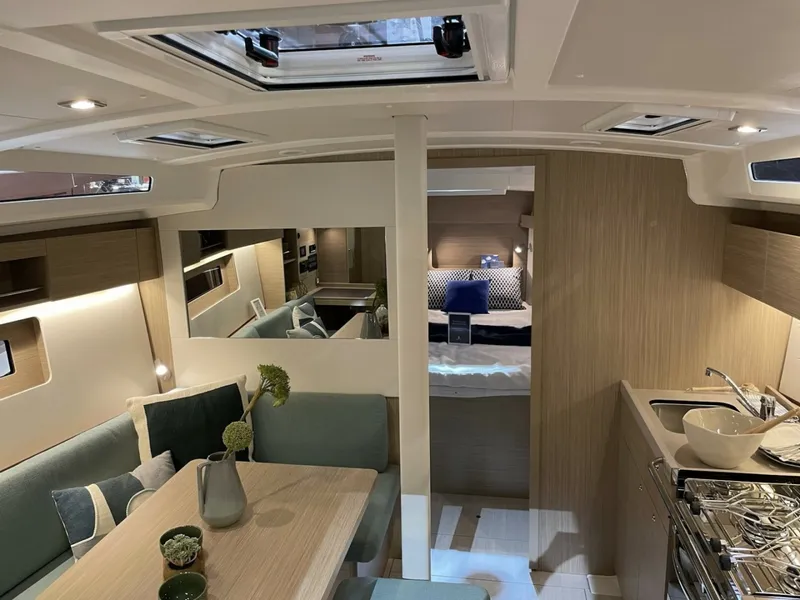 Slide: The Image of Beneteau OCEANIS 37.1 Brochure - 7087640