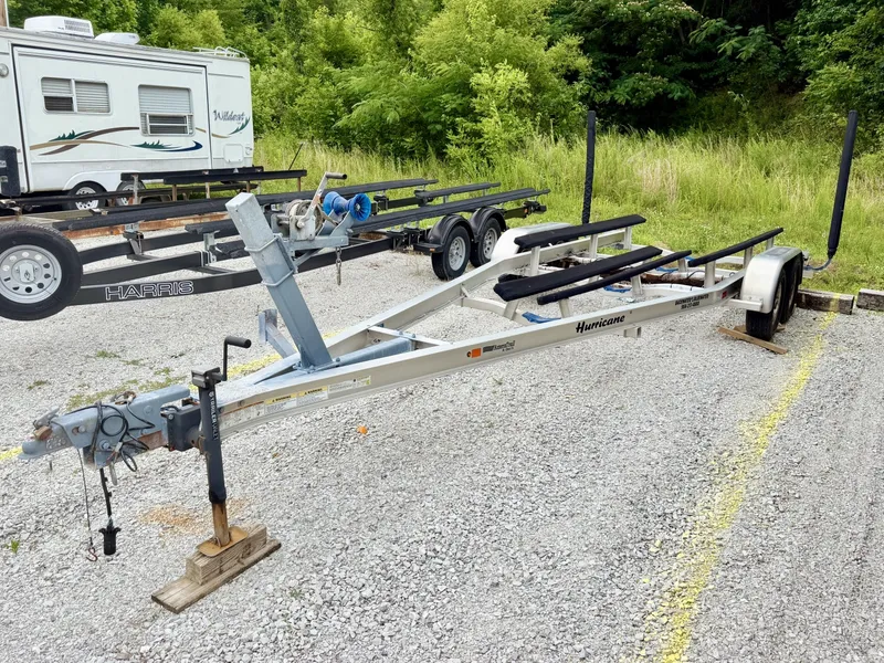 Slide: The Image of Trailer AmeraTrail Tandem Axle Aluminum Trailer 2016 - 7088622