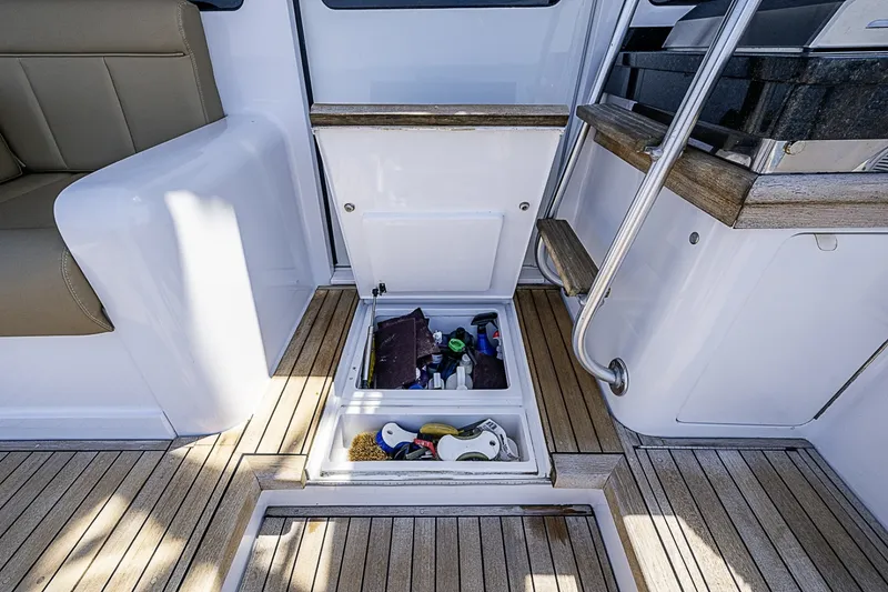 Slide: The Image of Viking 52 - Catchin Time - Cockpit 2002 Viking 52 Convertible - Catchin Time - 7088799