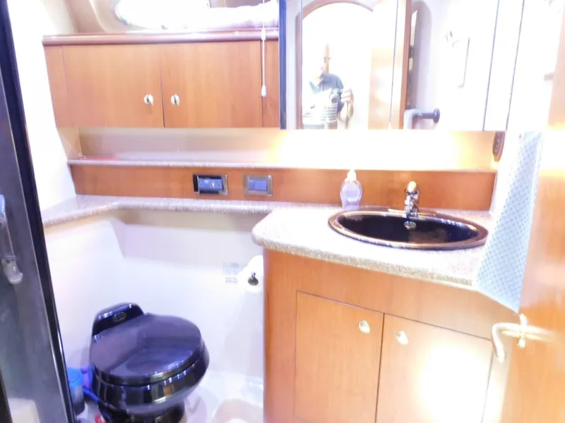 Slide: The Image of Cruisers 4450 Express Motoryacht 2001 - 7088700