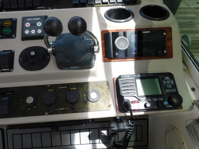 Slide: The Image of Cruisers 4450 Express Motoryacht 2001 - 7088691