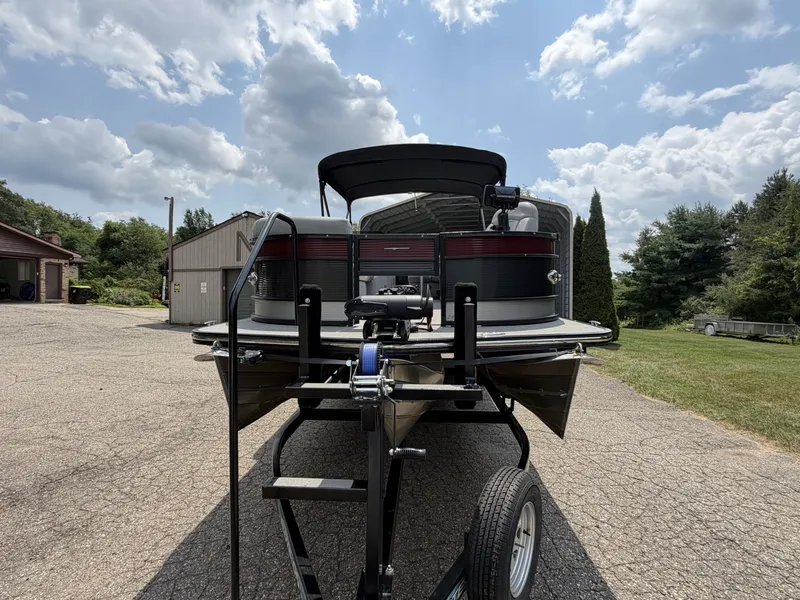 Slide: The Image of Manitou Encore 24 Pro Angler SHP 2021 - 7089277