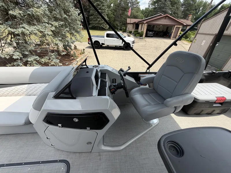 Slide: The Image of Manitou Encore 24 Pro Angler SHP 2021 - 7089239