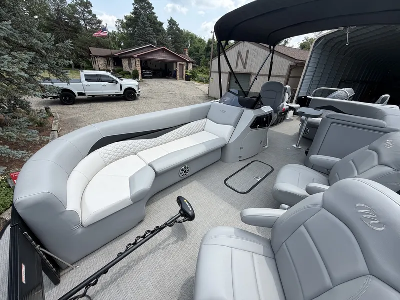 Slide: The Image of Manitou Encore 24 Pro Angler SHP 2021 - 7089252