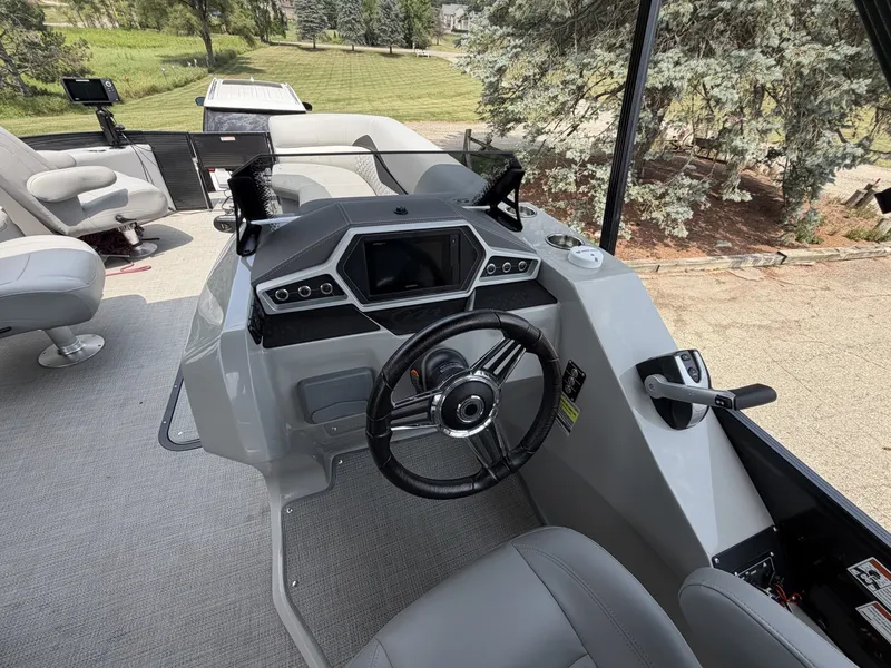 Slide: The Image of Manitou Encore 24 Pro Angler SHP 2021 - 7089240