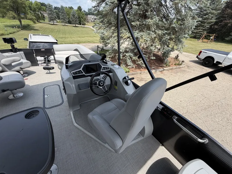Slide: The Image of Manitou Encore 24 Pro Angler SHP 2021 - 7089242
