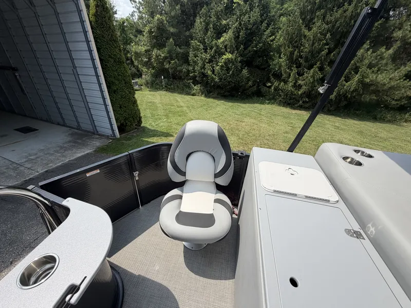 Slide: The Image of Manitou Encore 24 Pro Angler SHP 2021 - 7089228