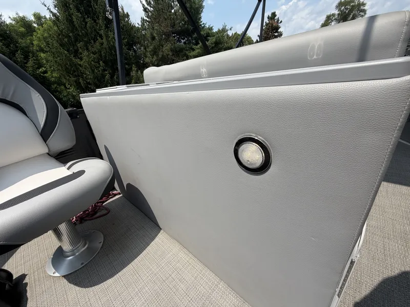 Slide: The Image of Manitou Encore 24 Pro Angler SHP 2021 - 7089226