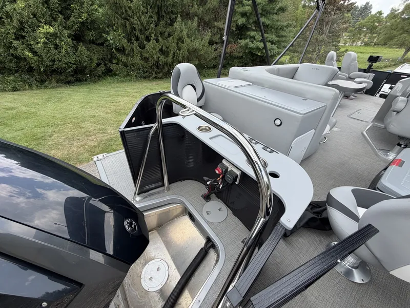 Slide: The Image of Manitou Encore 24 Pro Angler SHP 2021 - 7089267