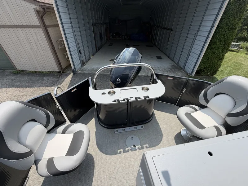 Slide: The Image of Manitou Encore 24 Pro Angler SHP 2021 - 7089227
