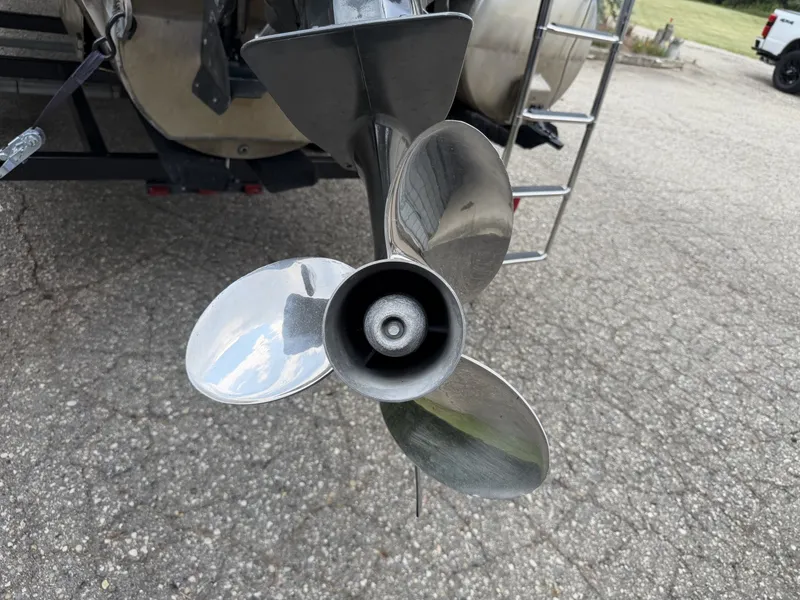 Slide: The Image of Manitou Encore 24 Pro Angler SHP 2021 - 7089272