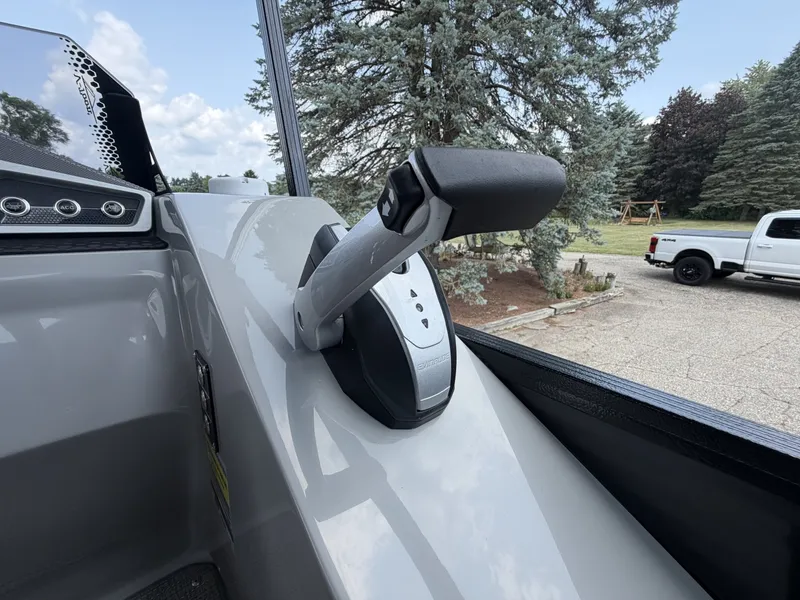 Slide: The Image of Manitou Encore 24 Pro Angler SHP 2021 - 7089213
