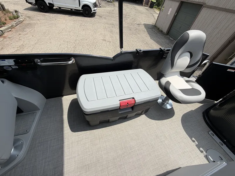Slide: The Image of Manitou Encore 24 Pro Angler SHP 2021 - 7089260